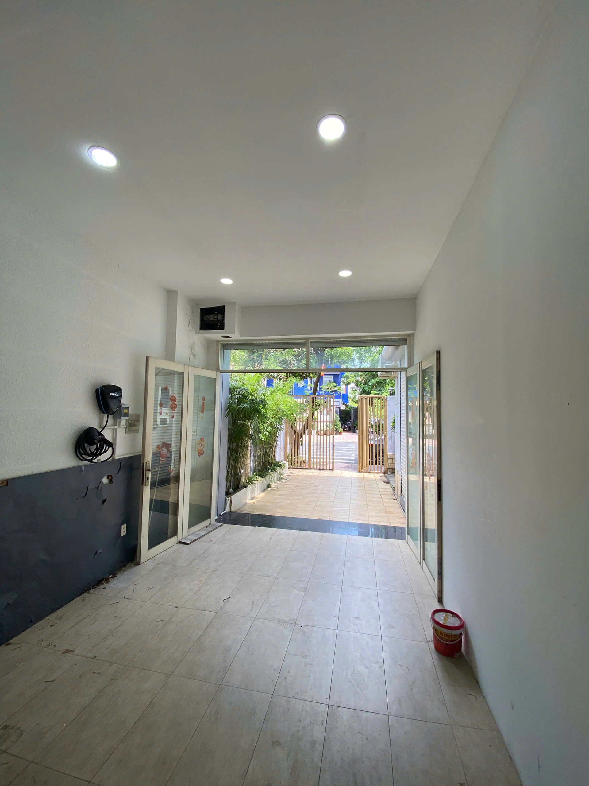 Bán biệt thự KDC Him Lam 6A Bình Hưng, TP.HCM | 8x20m | 1 trệt 2 lầu 1 tum | Giá 32 tỷ