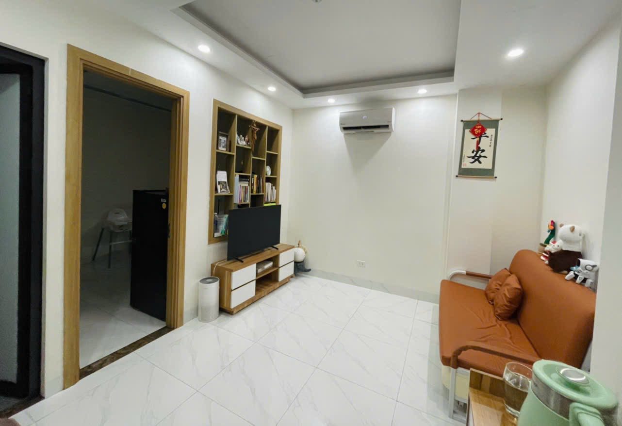 Cho thuê nhà Cc mini Nguyễn Trãi 50 m2* 2pn, 1vs- Giá 8,2 triệu ctl