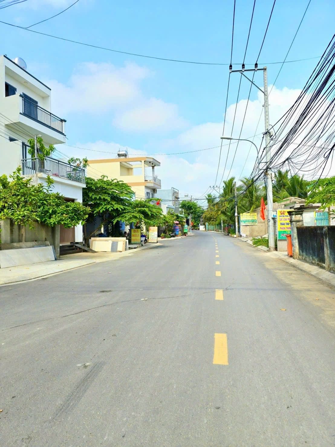 🚗 BÁN 2 CĂN NHÀ 2 TẦNG MỚI XÂY - TỔNG DT: 60M2( 6*10), CÔNG NHẬN ĐỦ - MỖI CĂN 2PN, 2WC - SHR, KHÔNG QH -  HẺM XE HƠI - GẦN BV UNG BƯỚU, BẾN XE MIỀN ĐÔNG - P. LONG BÌNH, THỦ ĐỨC.( X)