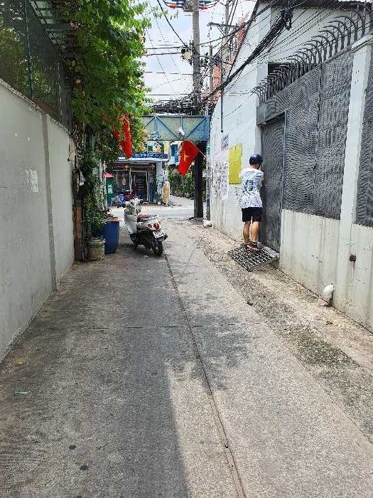 🏚️- Nhà gần AEON Tân Phú, đường Tân Kỳ Tân Quý.,
- Hẻm 3,5m, xe ba gác chạy vi vu.,