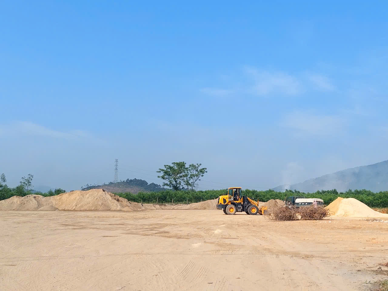 Đất ở cần bán gấp , Diện tích 3000m2 . 5tr/m2 có thể mua về phân lô bán lại
