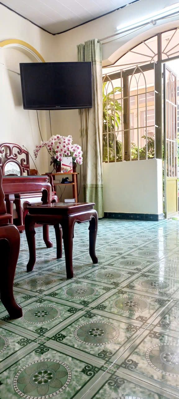 Bán Đất Tặng Nhà - Vị trí trung tâm hiếm có:
 • Cách Chợ Đầm chỉ 150m
 • Chỉ ~500m ra biển
 • Gần Bệnh viện tỉnh, UBND tỉnh, khu Liên cơ các Sở
👉 Khu vực sầm uất, tiện ích đầy đủ, di chuyển cực kỳ thuận tiện