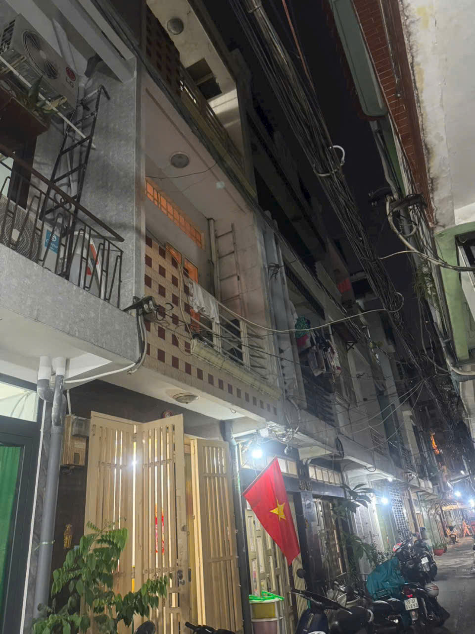 CẦN BÁN NHÀ 03 Tầng giá chỉ 4 tỷ 890 ( Hàng đầu tư ) khu vip