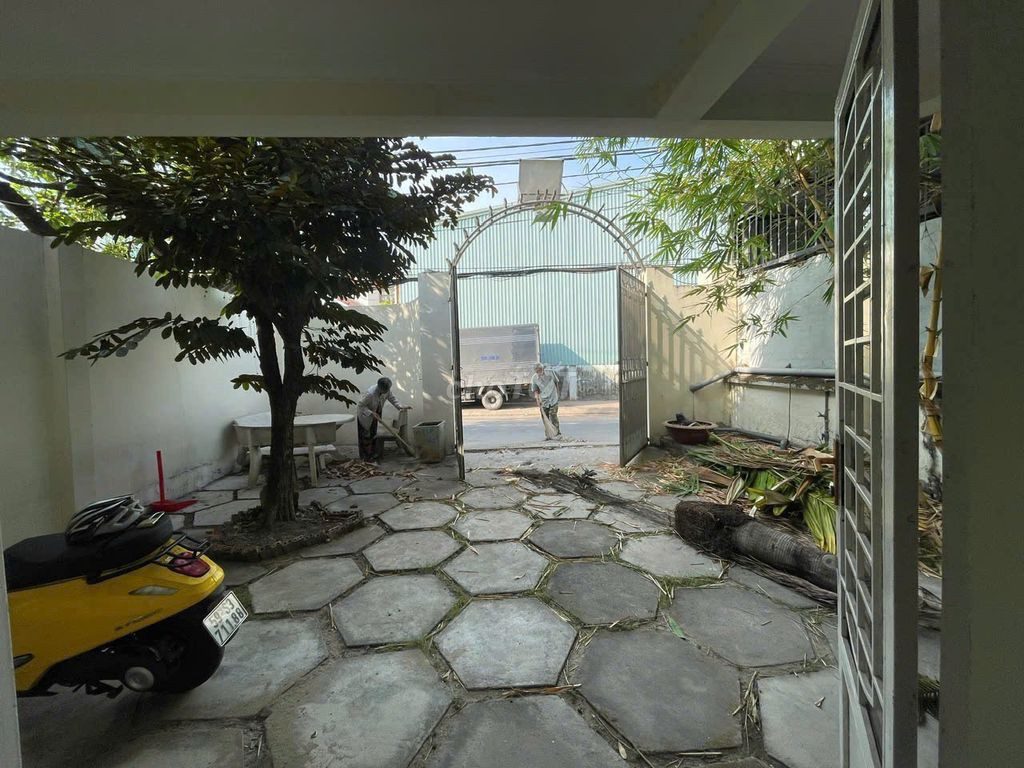 Nhà phong cách villa cho thuê 7,6m x 26m. 1T, 1L Linh Đông, Thủ Đức