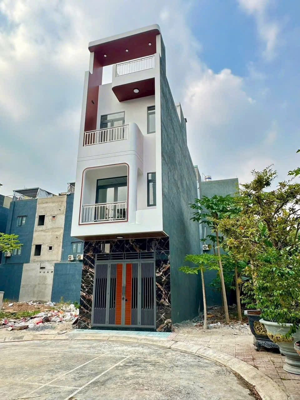 NHÀ PHỐ CÓ PHÒNG NGỦ DƯỚI - GẦN SIÊU THỊ AEON BÌNH DƯƠNG
