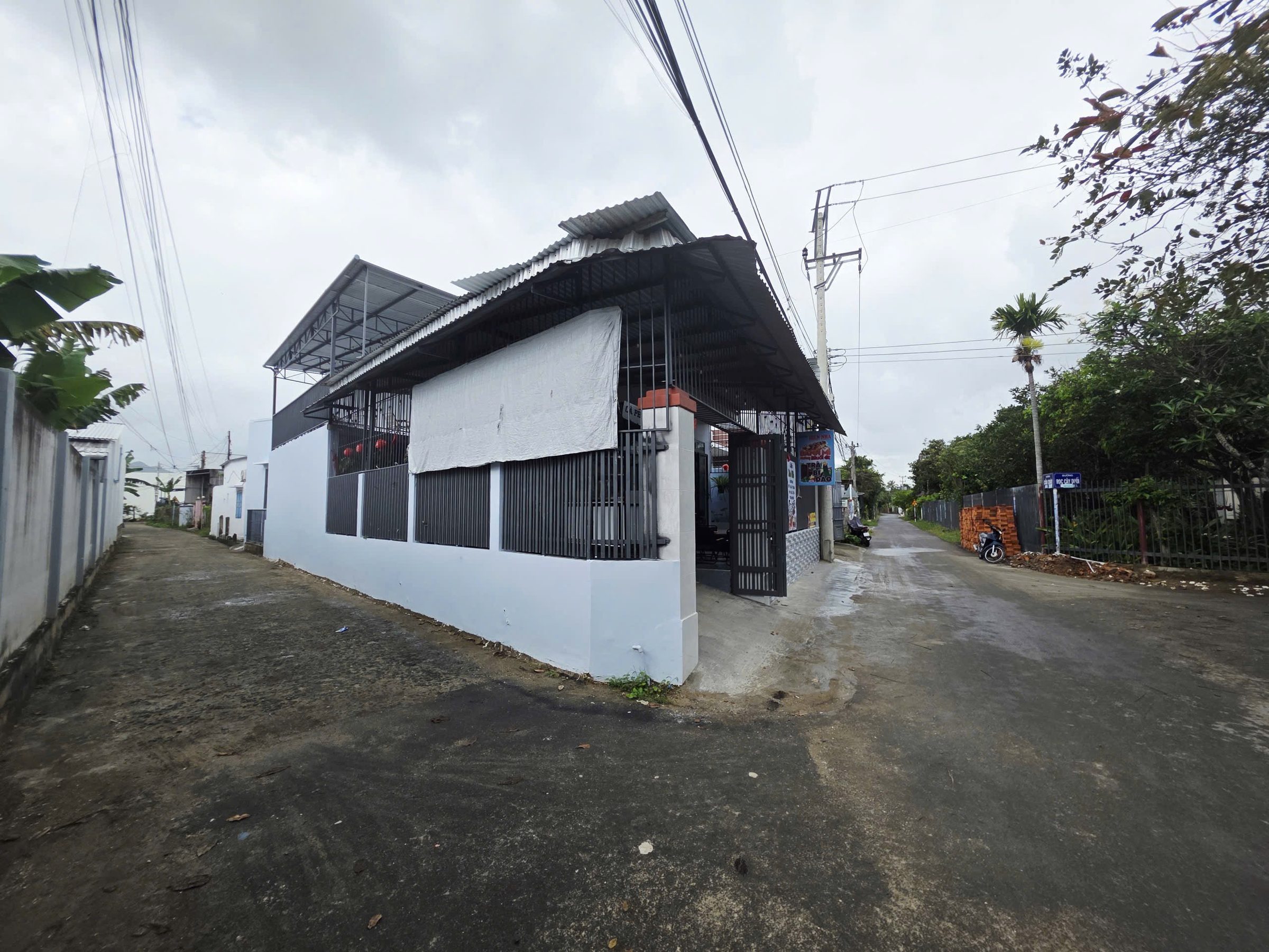Bán lô góc 2 mặt tiền đường nhựa thông 23/10 - Võ Nguyên Giáp
• Diện tích: 182,3m2 ( thổ cư: 100m2 ), ngang 12m
• Lô góc 2 mặt tiền đường, hướng Đông Bắc, Đông Nam
