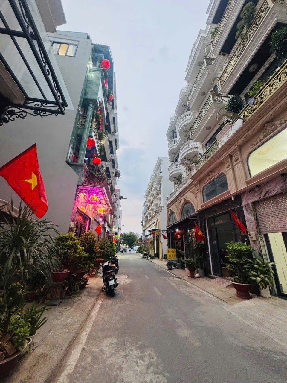 NHÀ BÁN 6 Tầng , đường 26/3 ,BINH TÂN