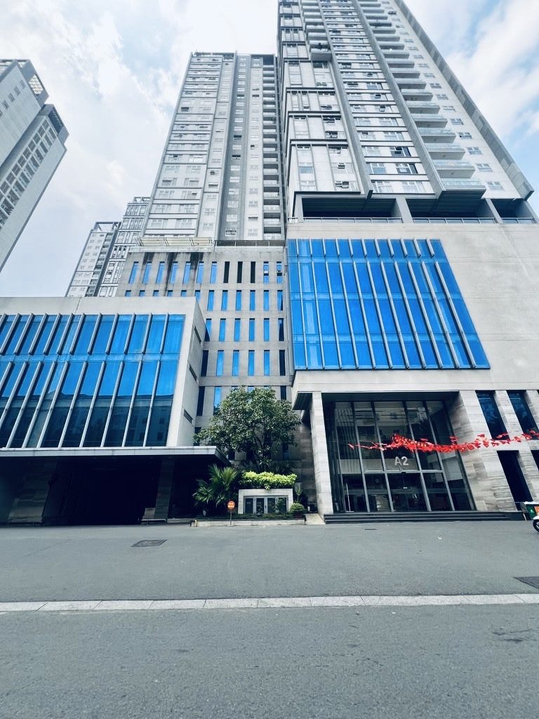 NHÀ VIP LÝ THƯỜNG KIỆT 5 TẦNG QUẬN 10 - ĐỐI DIỆN NHÀ THI ĐẤU PHÚ THỌ