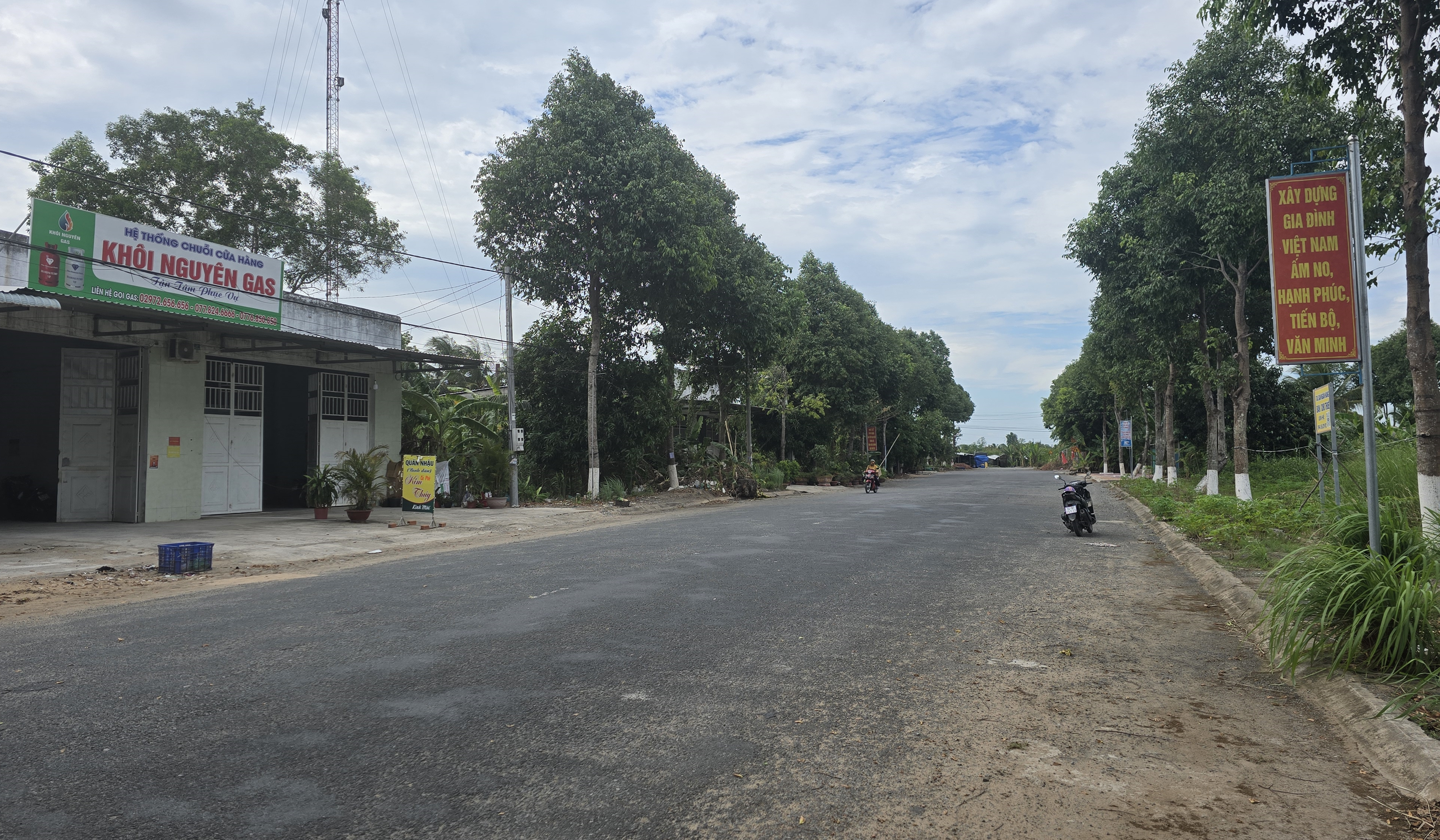 Bán 7494m2 đất có thổ tại mặt tiền đương 30/4 tại thị trấn Ngã Sáu