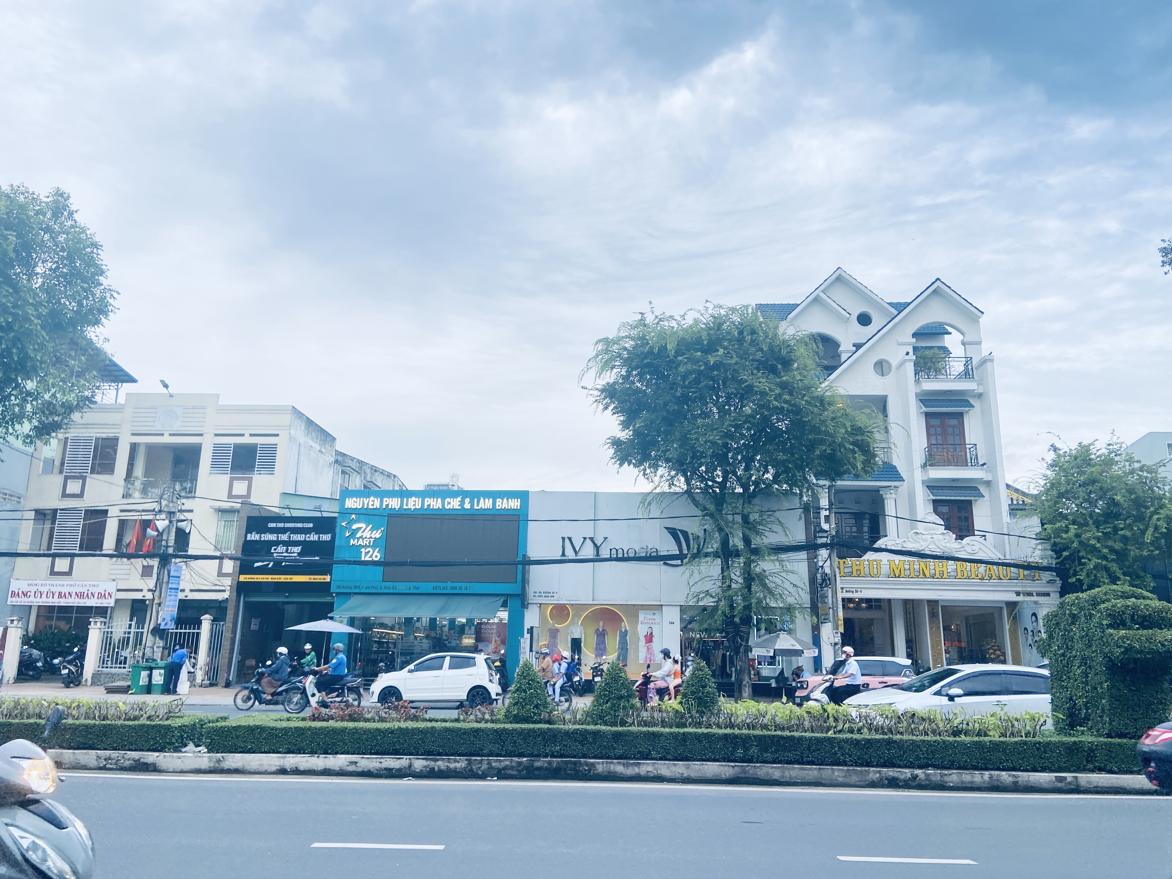 CHO THUÊ MẶT BẰNG KINH DOANH NGANG 10M ĐƯỜNG 30 THÁNG 4