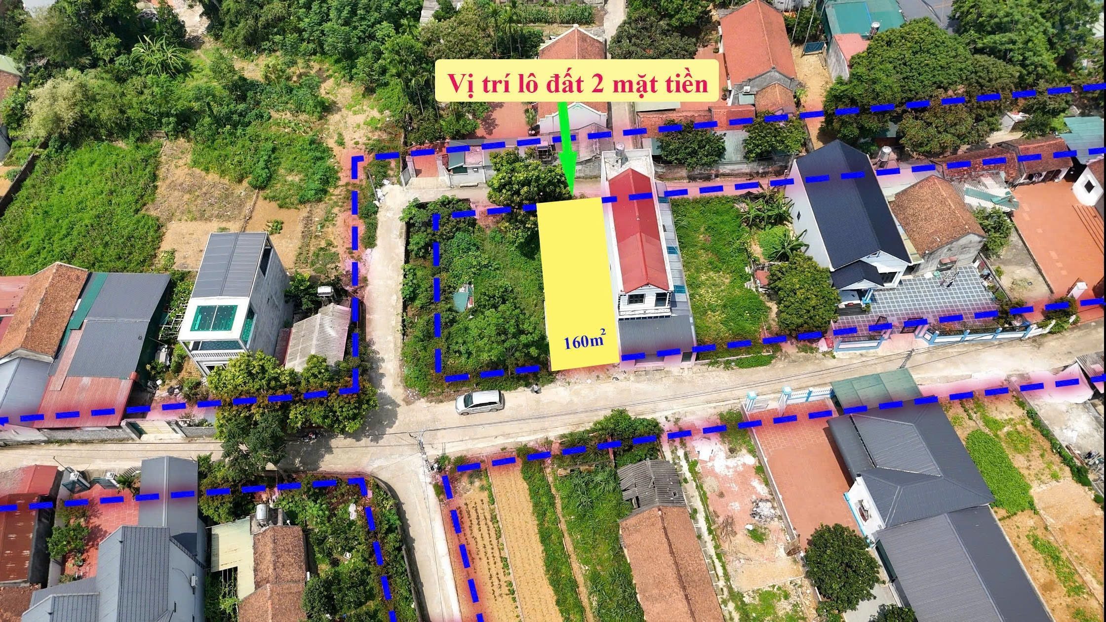 Chính chủ cần bán 160m2 sẵn sổ hồng tại Đông Hạ,xã Phú Cát Hà Nội.2 mặt tiền đường thông thoáng 2 ô tô tránh nhau thoải mái. Phù hợp với các anh chị khu vực Hà Đông ,Hà Nội cần tìm đất rộng xây nhà ở tiện đi làm,tiện sinh hoạt,cách t