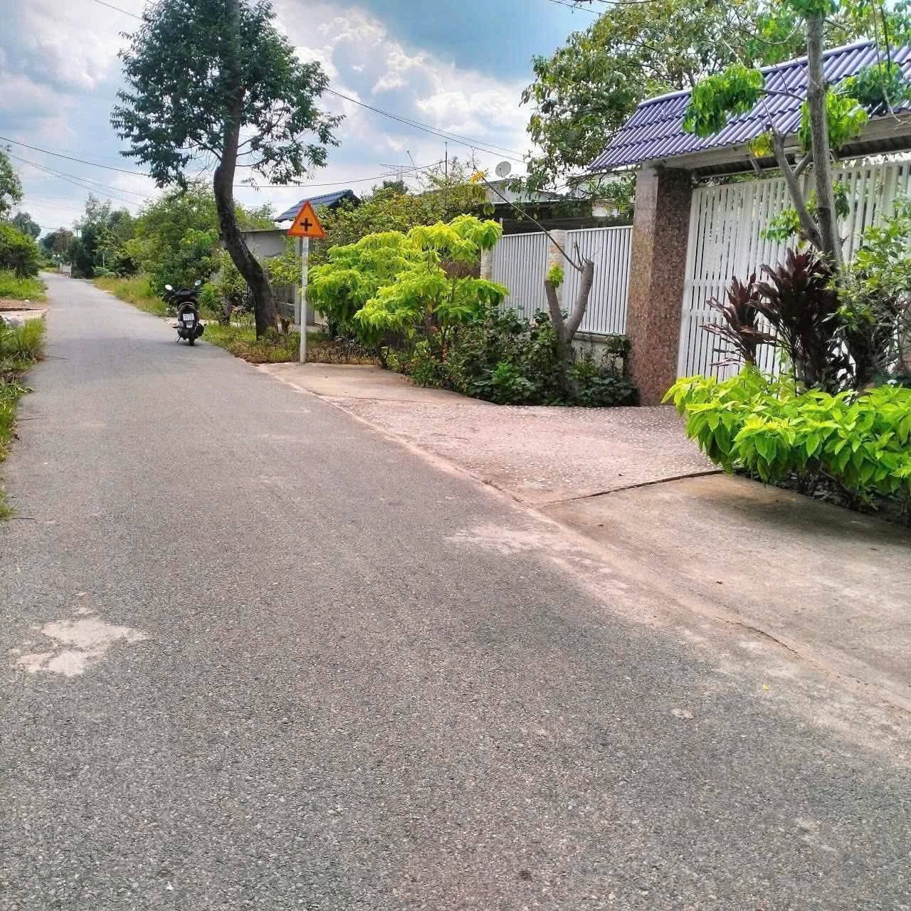 Bán nhà vườn mặt tiền đường 489 gần nga tư Chợ Nguyễn Văn Khạ trung tâm xã Phạm Văn Cội Củ Chi TPHCM, DT: 25x65m.