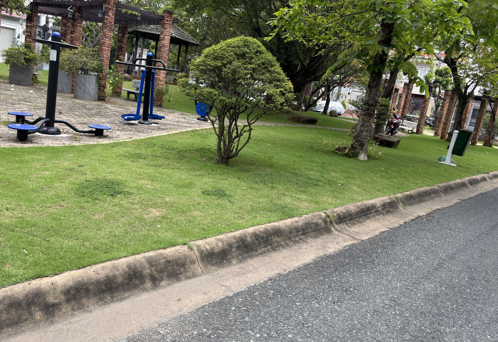 Bán Gấp Biệt Thự NAM PHÚ – Q.7 – Hồ Bơi Riêng – VIEW Công Viên