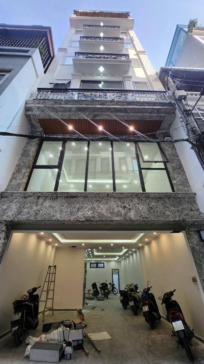 TÒA NHÀ ĐƯỜNG 800A CẦU GIẤY. 9 TẦNG. THANG MÁY. GARA Ô TÔ.