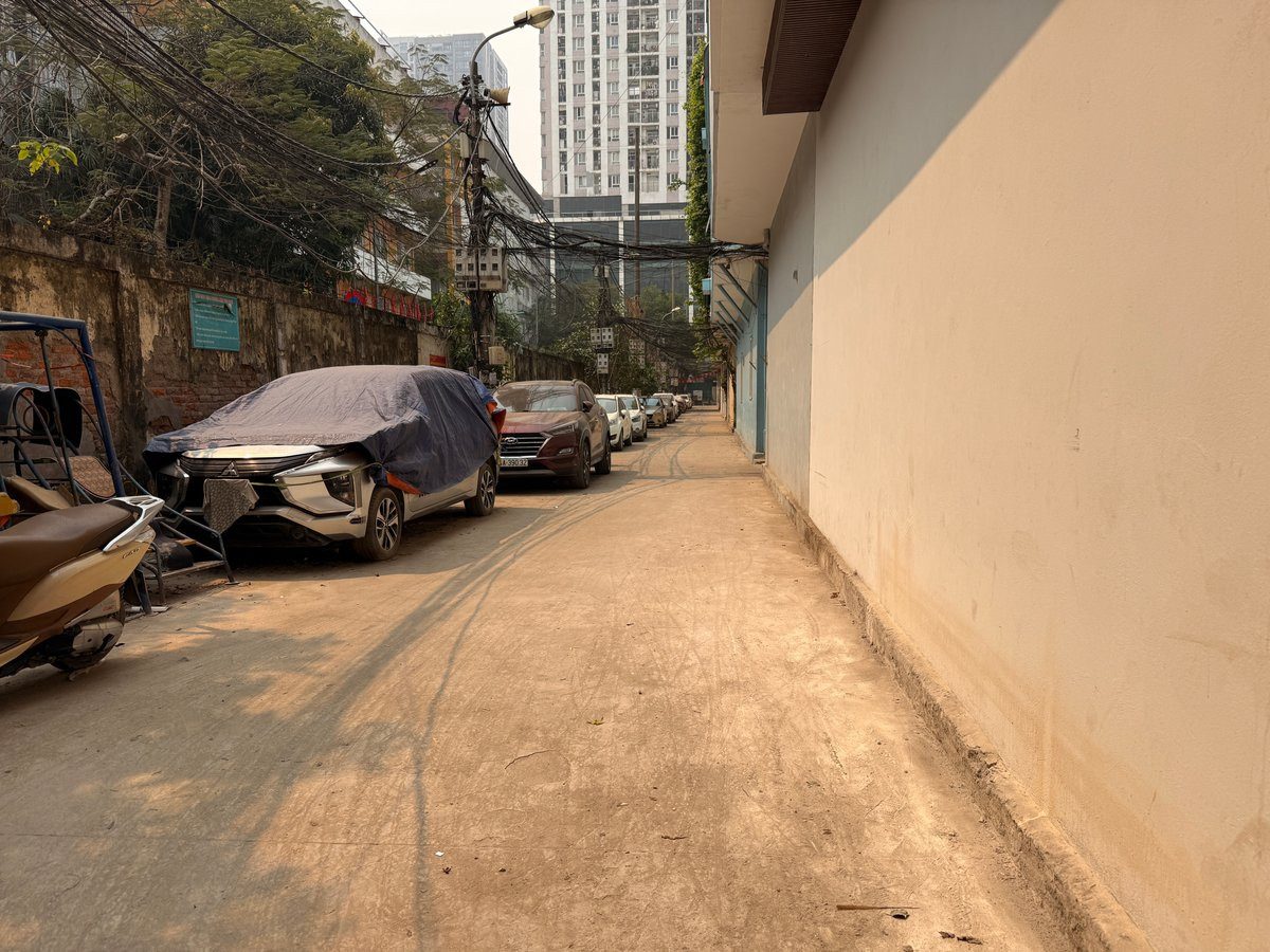 KDT Nguyễn Tuân . Thanh Xuân. Ô tô tránh dừng đỗ. Hàng xóm liền kề. Dân trí cao. Ở sướng