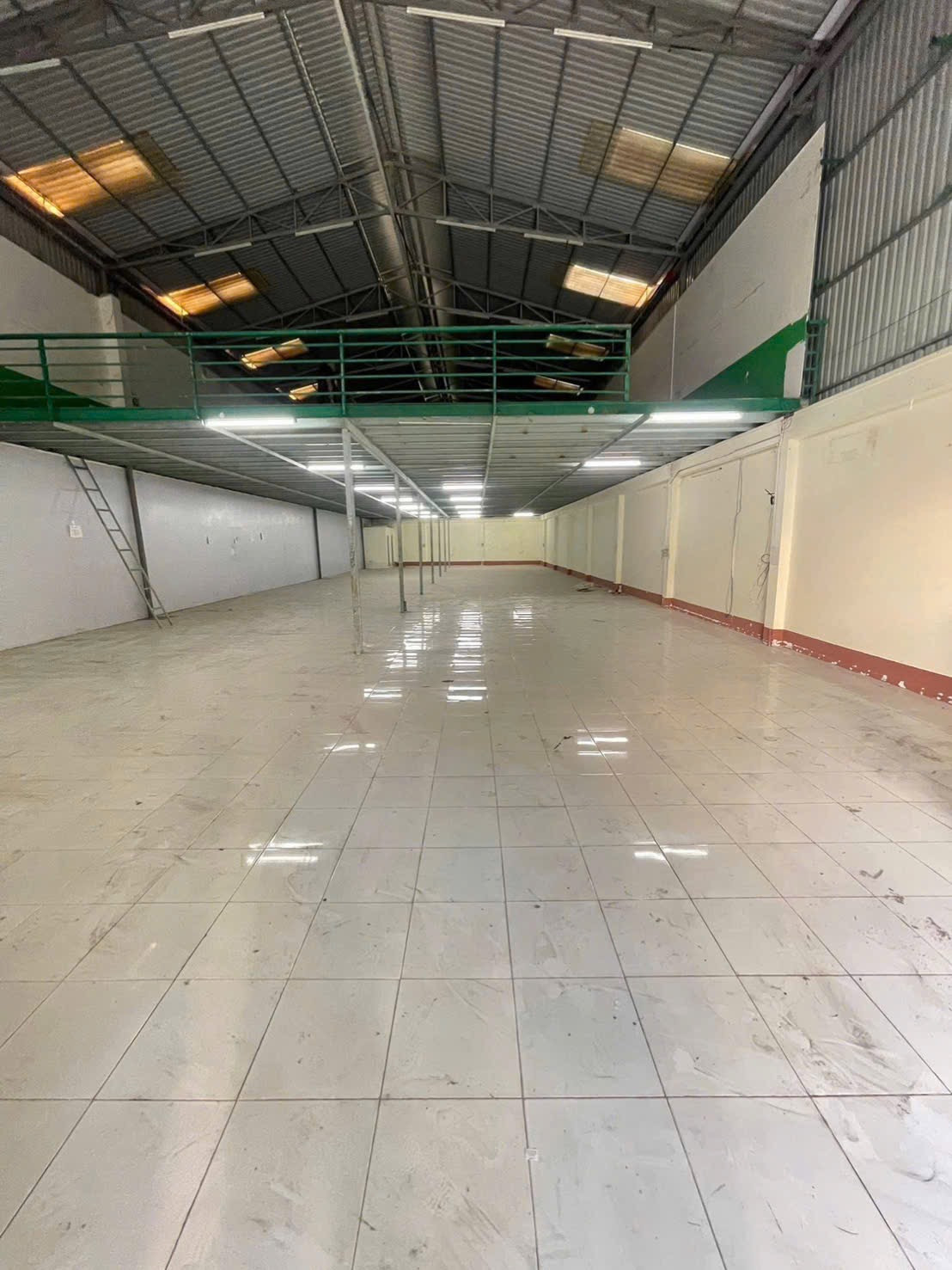 KHO XƯỞNG 2 TẦNG 793M² KDC HƯNG PHÚ 1 – ĐIỆN 3 PHA NLMT – GIÁ CHỈ 35 TR/THÁNG!