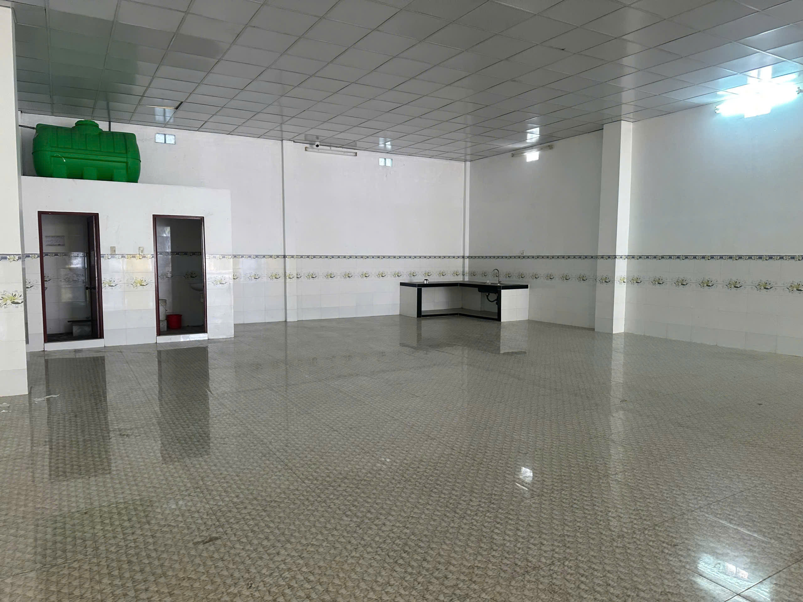 Cho thuê mặt bằng kho mới 200m2 gần trường lái chiến thắng cần thơ giá 18 triệu