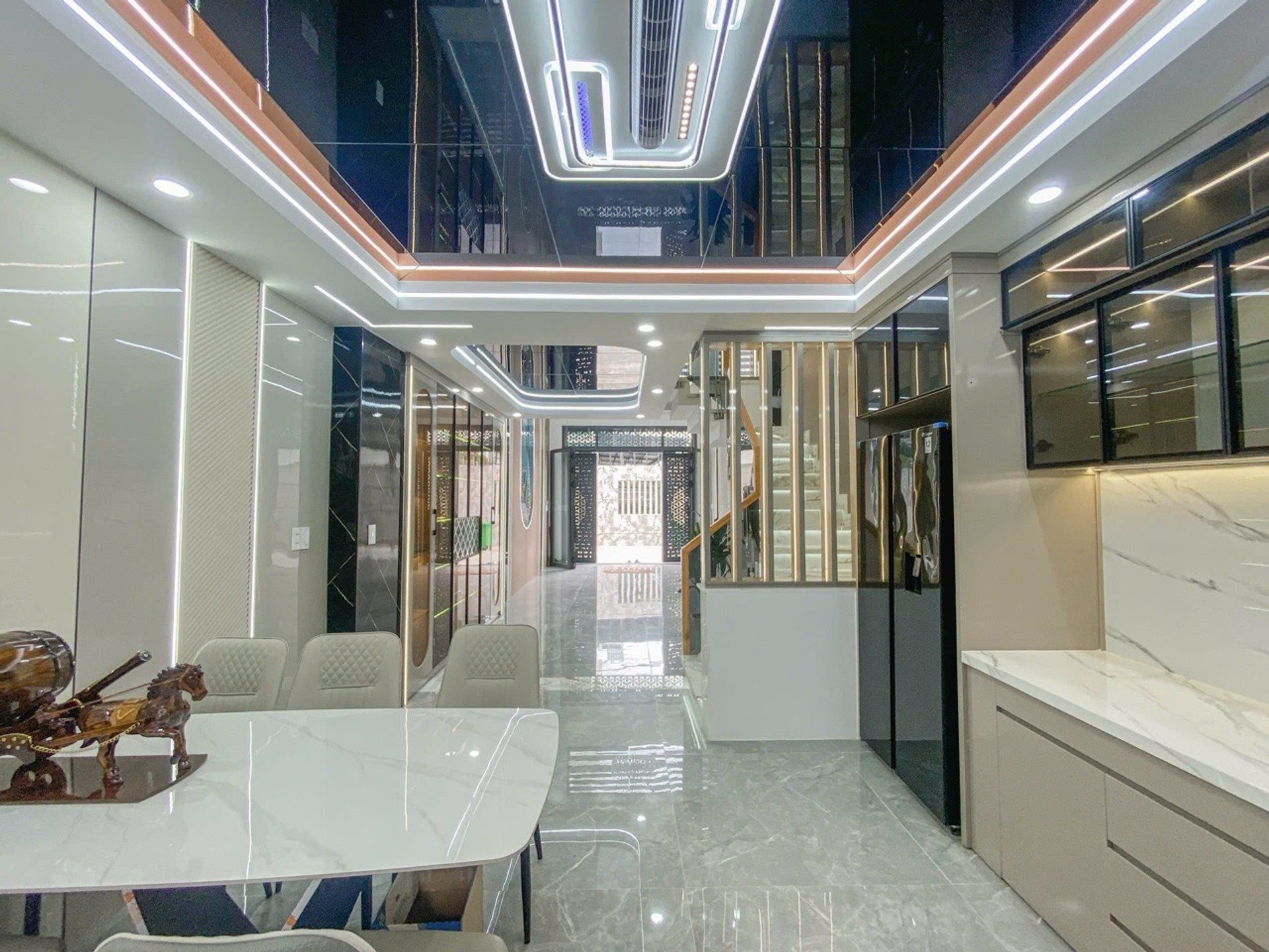 BÁN NHÀ,BÌNH TÂN,GẦN AEON MALL Tân Phú
60m, HXH 5 TẦNG BTCT TẶNG Full Nội Thất, GIÁ 6.55