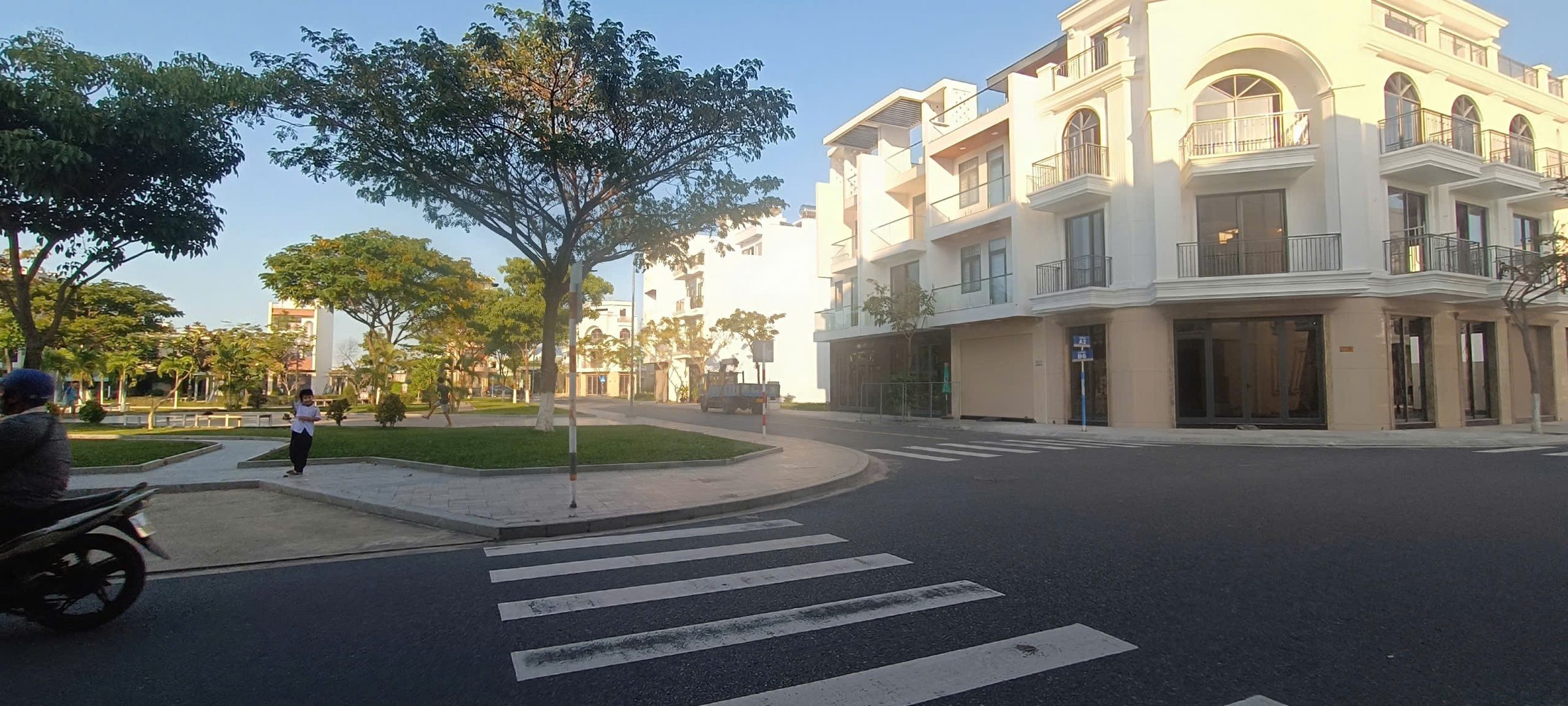CĂN GÓC VIEW CÔNG VIÊN – NHÀ PHỐ VCN PHƯỚC LONG 2 NHA TRANG – 134.5M², GIÁ F0, CK 4%