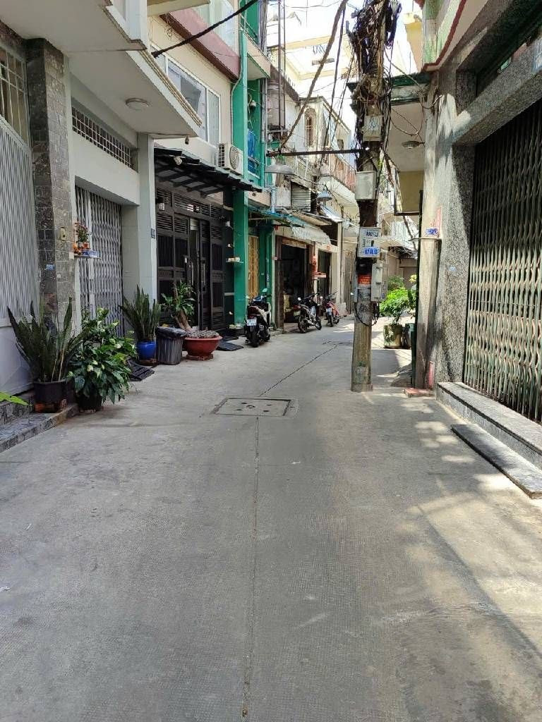 🏠 BÁN NHÀ 4 TẦNG BTCT – P.AN ĐÔNG, QUẬN 5
💰 ĐANG CHO THUÊ KHOÁN 20 TRIỆU/THÁNG – DÒNG TIỀN SẴN
⸻

🔹 Diện tích: Ngang 4.15 – 4.35m, dài 10.69m+
🔹 Kết cấu: 1 trệt – 3 lầu – sân thượng
🔹 Công năng: 7 PN – 7 WC (trệt có phòng ngủ)
🔹 Hiện trạng: Nhà đẹp