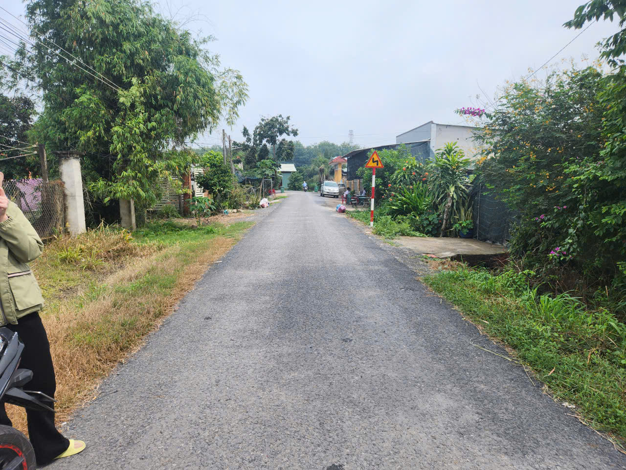 MẶT TIỀN ĐƯỜNG NHỰA, 250M2 full thổ, SHR, 1 TỶ 1