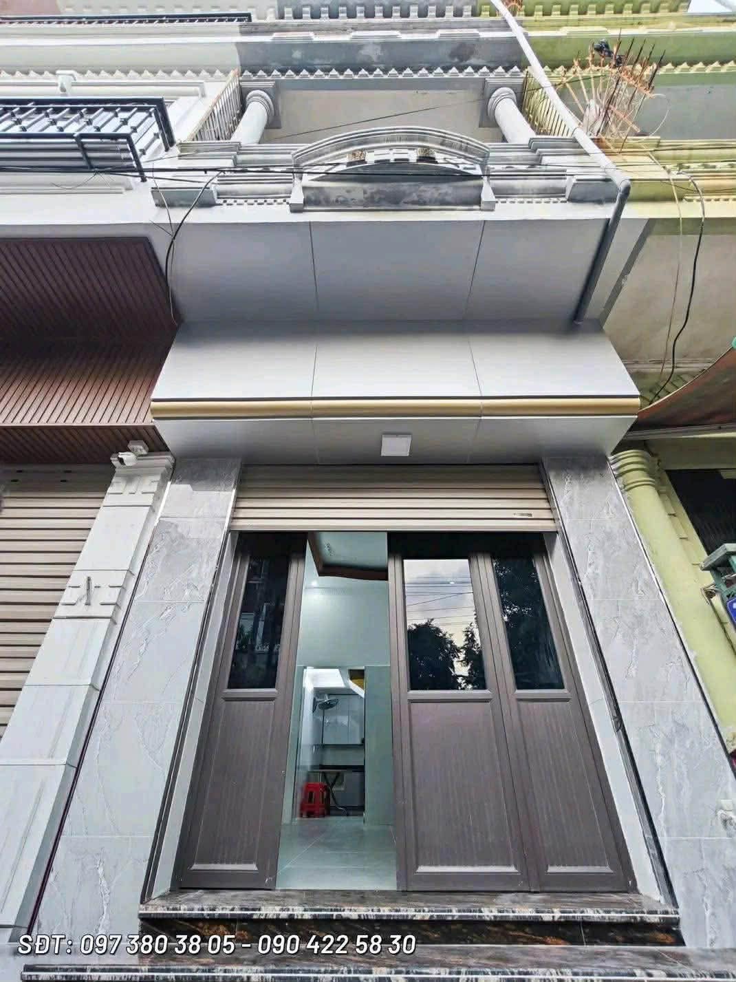 CHO THUÊ NHÀ KHU VỰC AN ĐÀ

- Diện tích: 40m2 x 3,5 tầng
- Cấu trúc gồm: 3 ngủ,2wc, phòng khách , bếp .....
- Nhà sẵn 1 số đồ: 2 điều hoà , 1 nóng lạnh , 1 giường ,1 tủ , quạt treo tường 
- Cực thích hợp : ưu tiên khách gia đình 
- Giá thuê: 5 triệu