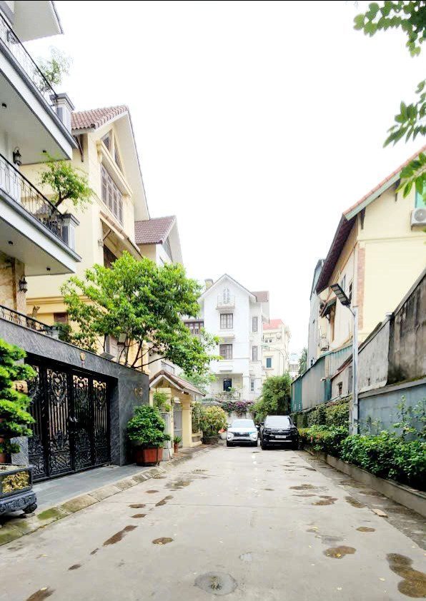 Biệt thự sân vườn 195m² full thổ cư, ngang 12.5m gần Hồ Tây