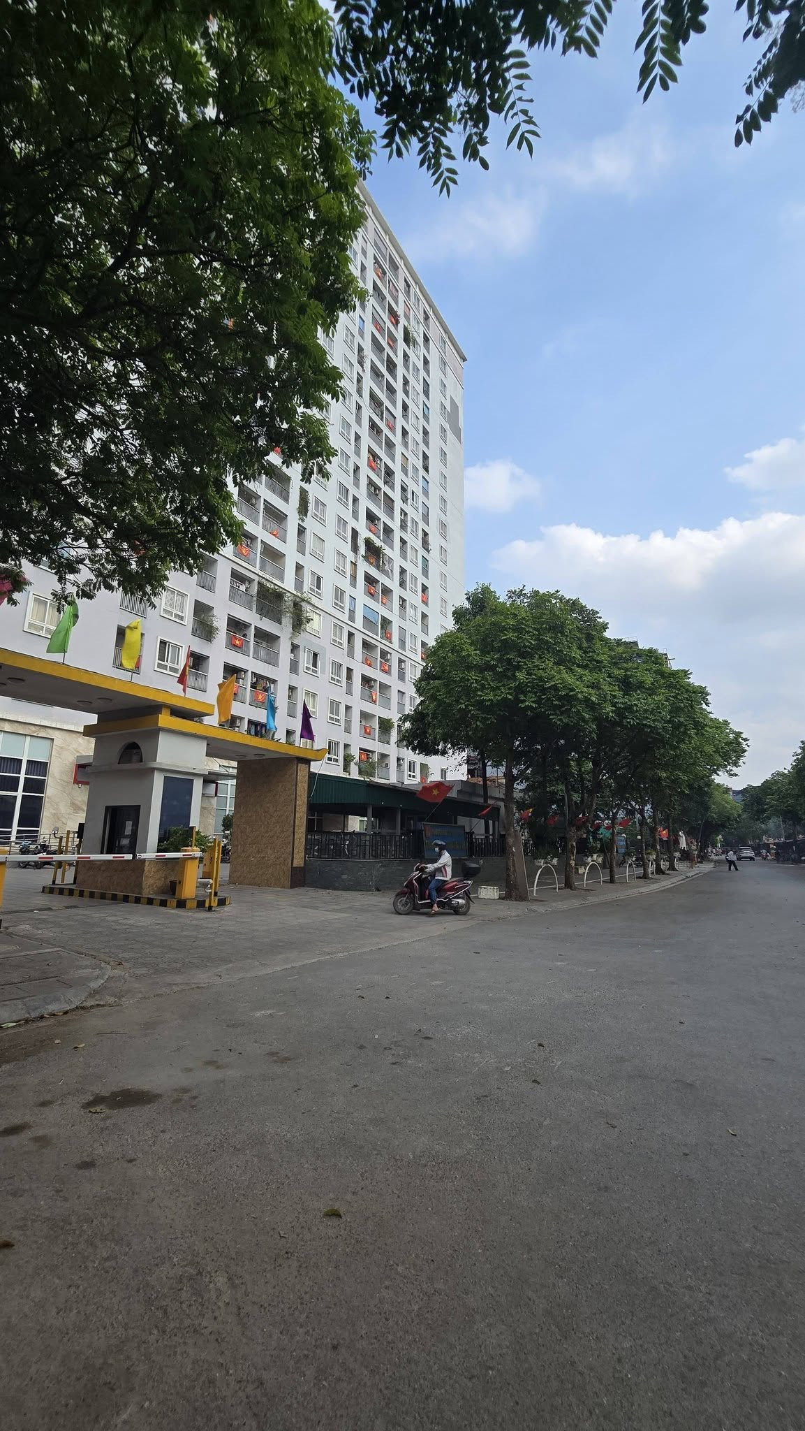 Mảnh đất vàng phường Phú Thượng - đi thông ra đường đôi 40m Ciputra chỉ 1p đi xe