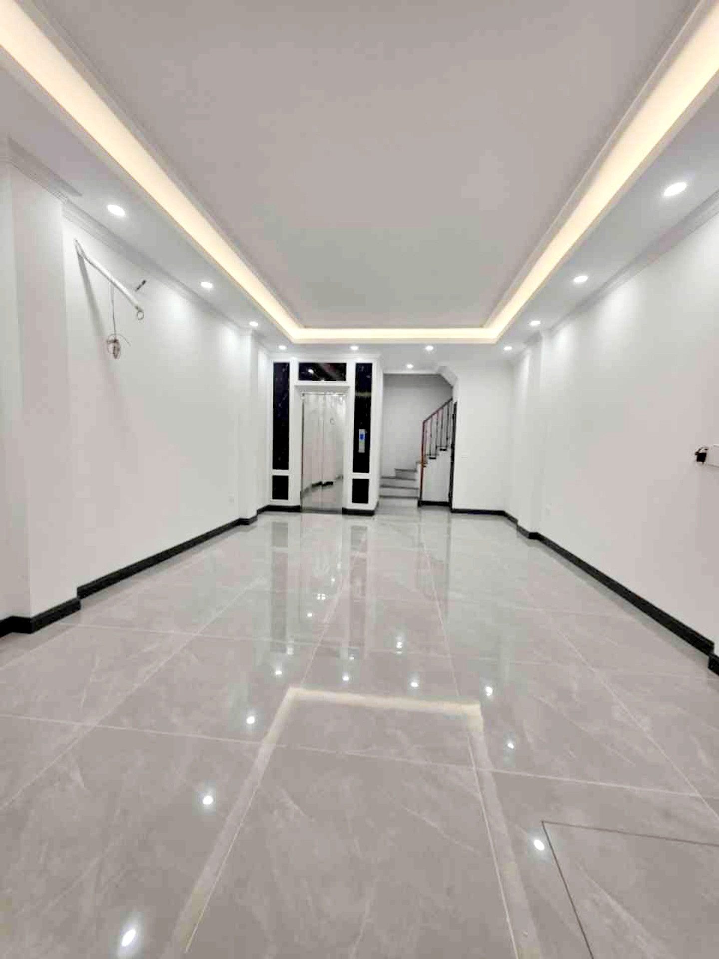 Bán nhà 55m² full thổ cư ngang 4,4m giá 15.9 tỷ tại Đường An Dương Vương Phường Phú Thượng, Tây Hồ