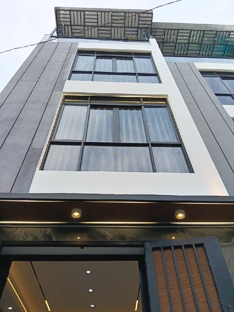 Xe hơi ngủ nhà có tháng máy gáp ván nhà mới, gò vấp