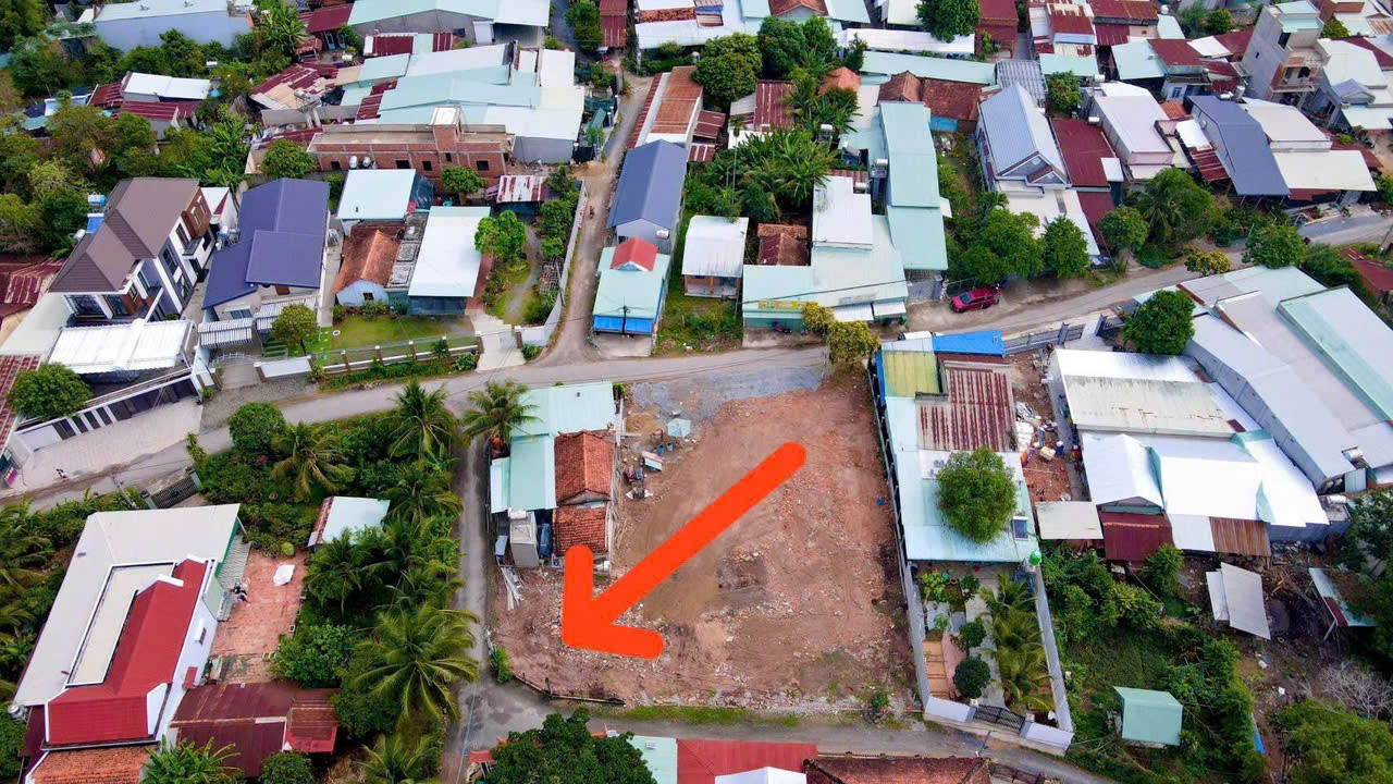 Bán thật không ảo! 
Cần bán lô góc 2 mặt tiền ngay trung tâm Trảng Bàng gần chợ Trảng Bàng 
Dt 180m2