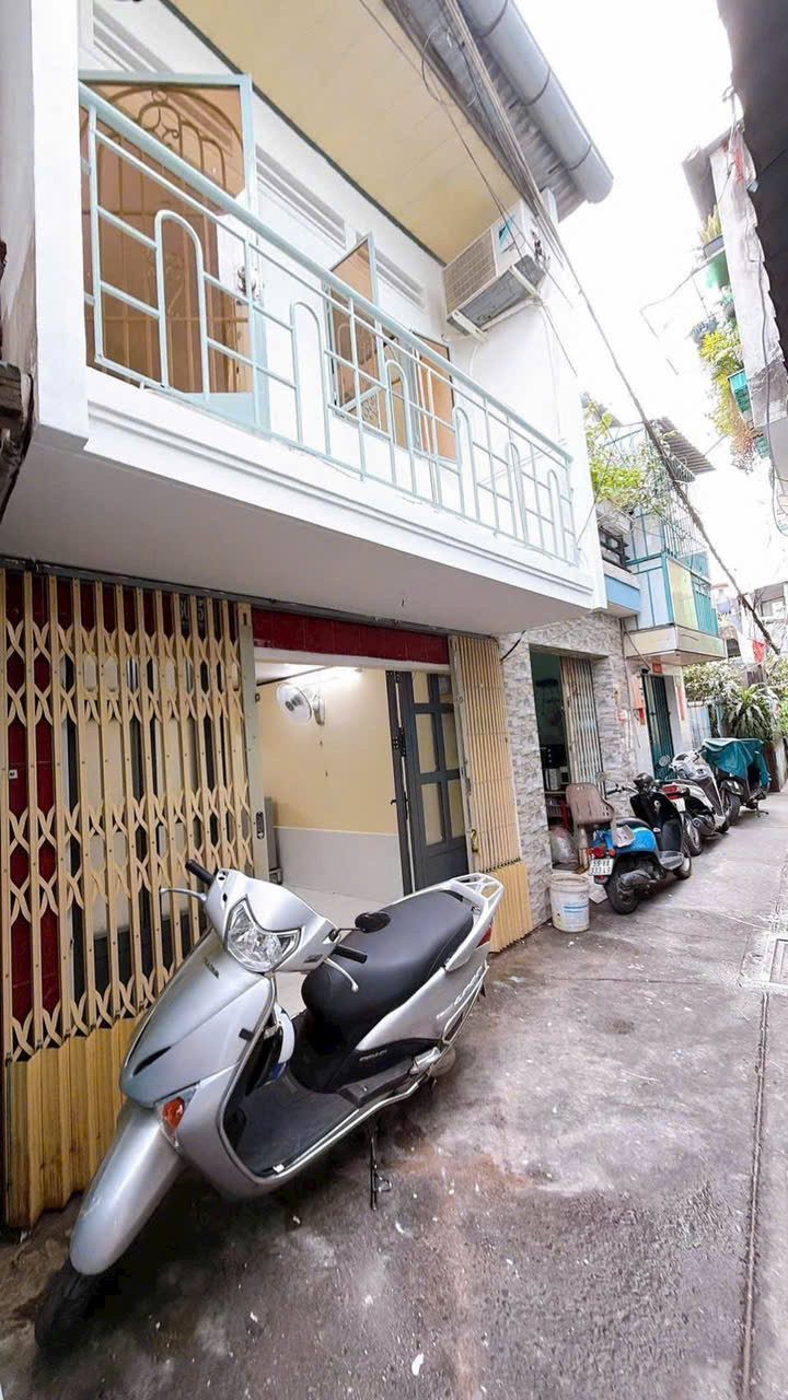Bán Nhà Trung tâm Q4 sát Q1, Thành Phố HCM.
