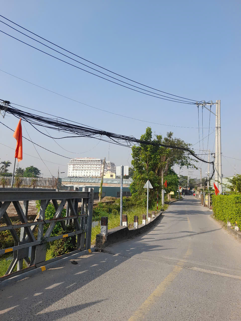 Bán nhà mặt tiền An Phú Đông 3 Quận 12, 4 tầng, 5PN, gần BV Hồng Đức 2, cổng An Phú Đông Village