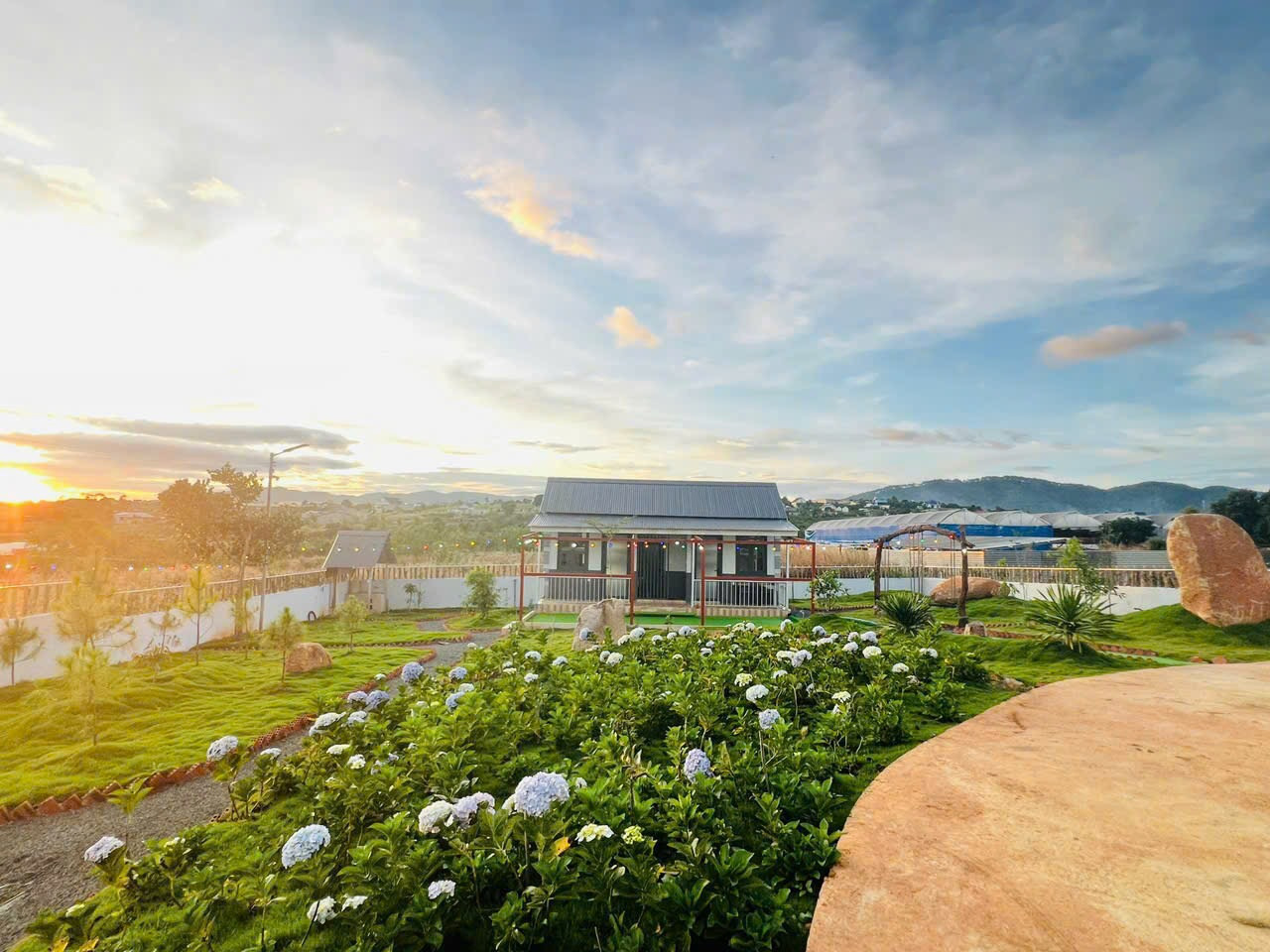 Góc Bán Đất 9900m² thổ cư 200m² giá 401 triệu Ngay mặt đường Lộ