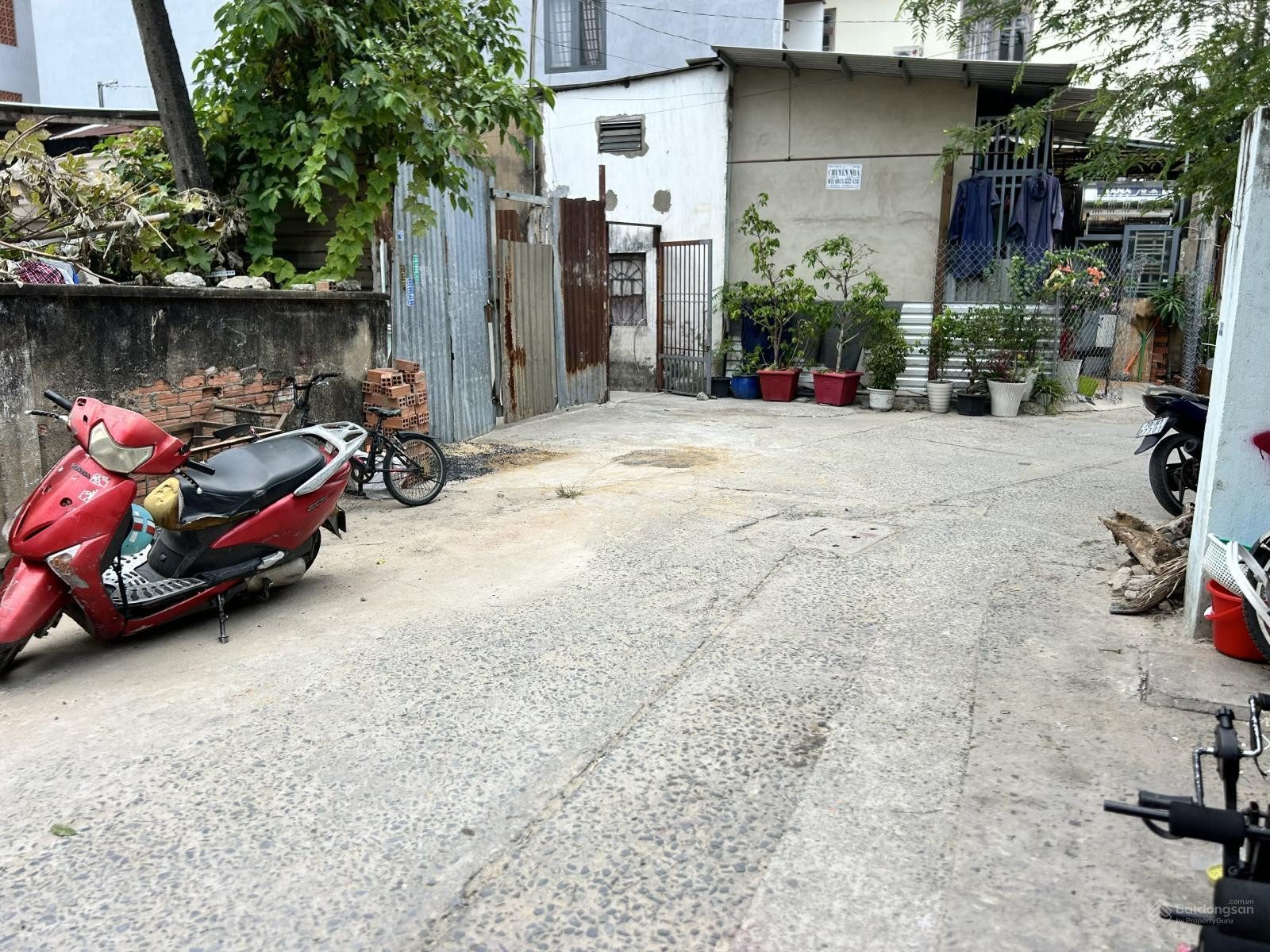 Đất Mỹ Hòa 3, DT: 8.1 x 17.2m, SHR full thổ cư, gần trường ĐH HUFLIT Hóc Môn, giá 18 tỷ, đường oto