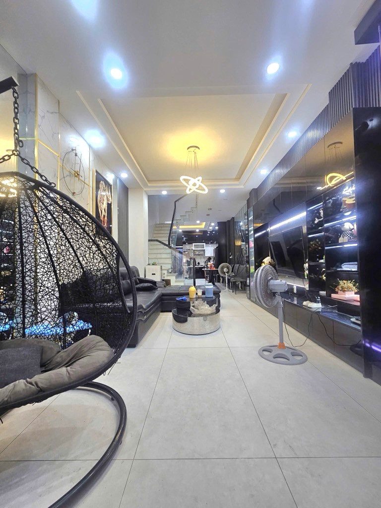 BÁN NHÀ ĐẸP CẠNH ÂU C.Ơ - NGÃ TƯ LẠC LON.G QUÂ.N - HẺM ÔTÔ - 5PN - NH ( 5.2X26M )