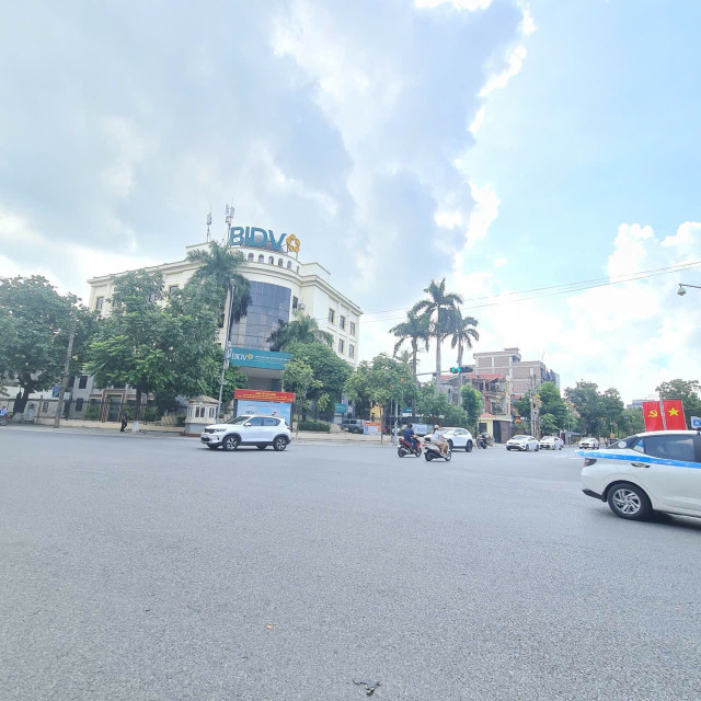 Bán 650m đất. Mặt đường âu cơ. Cạnh ngã 4 hồ ngọc lân. Phường kinn bắc bắc ninh