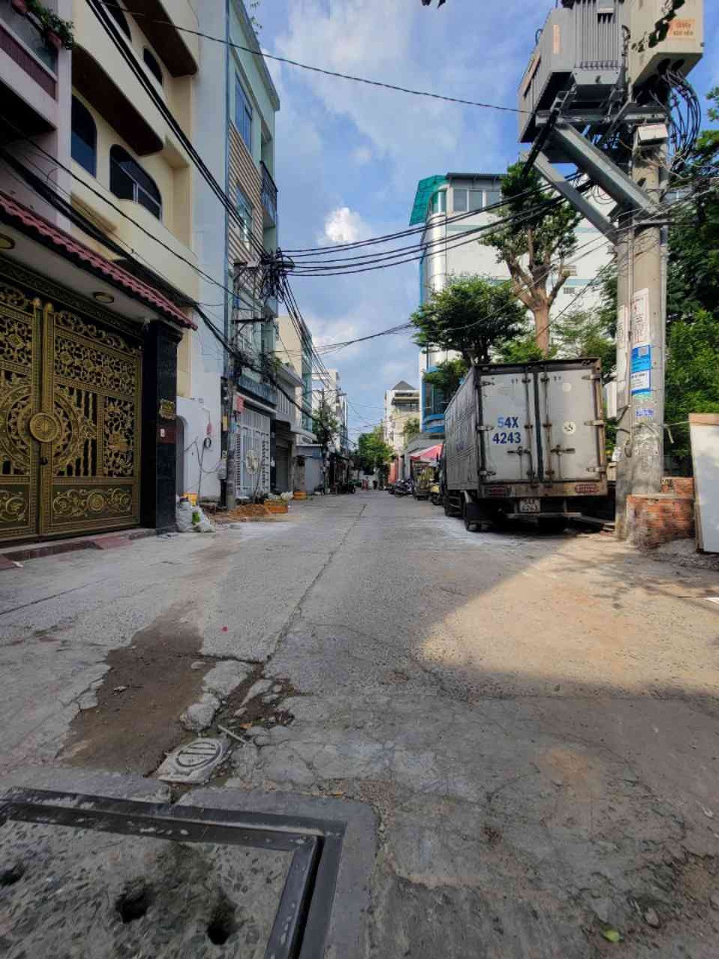 Đường NGUYỄN MINH CHÂU ngay ÂU CƠ gần Bệnh Viện Quận Tân Phú Đại Học VĂN HIẾN