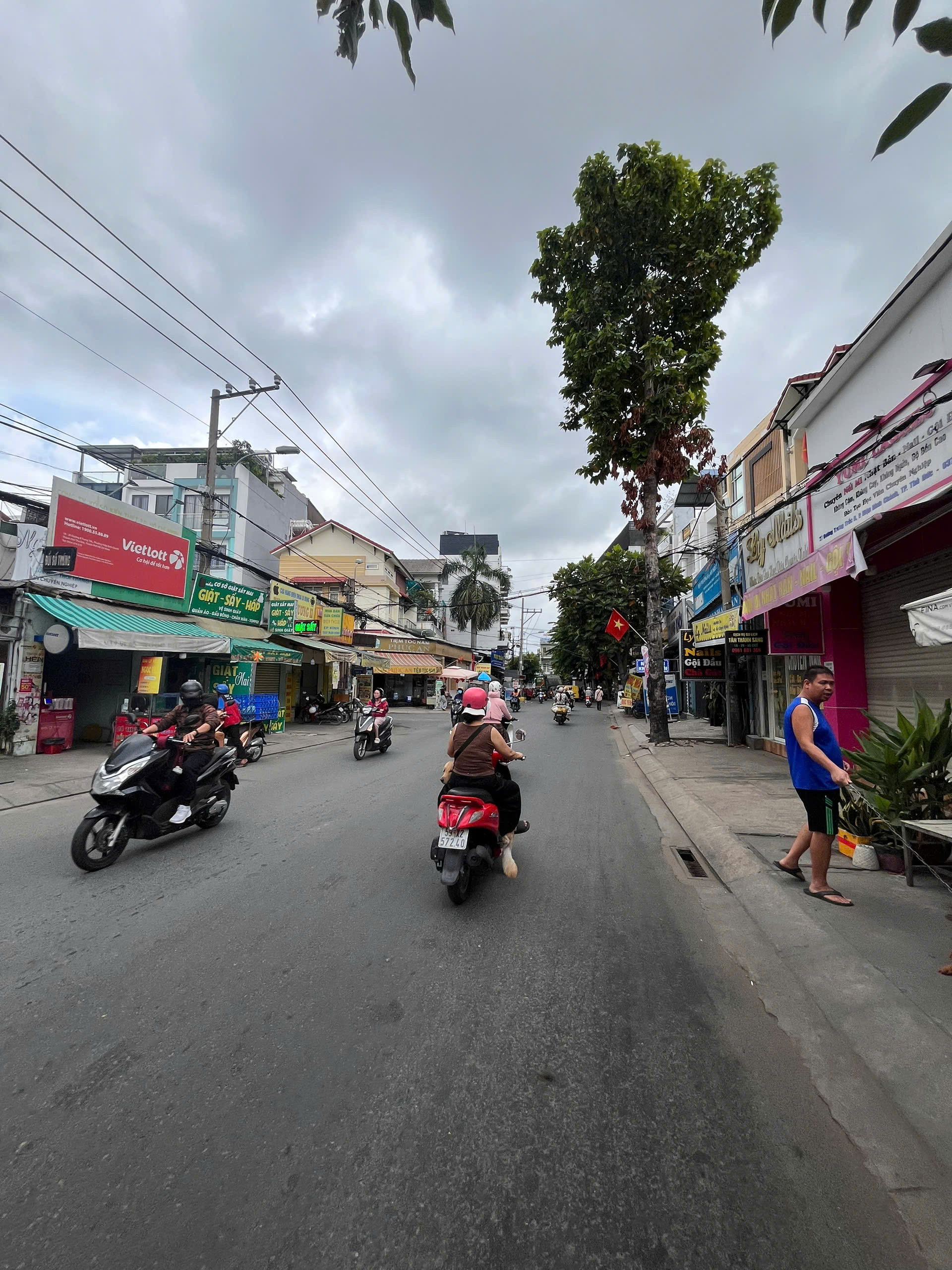 Nhà 4 tầng Mặt Tiền Đường B nối Hiệp Bình sang TTTM Gigamall Phạm Văn Đồng, giá 16 triệu