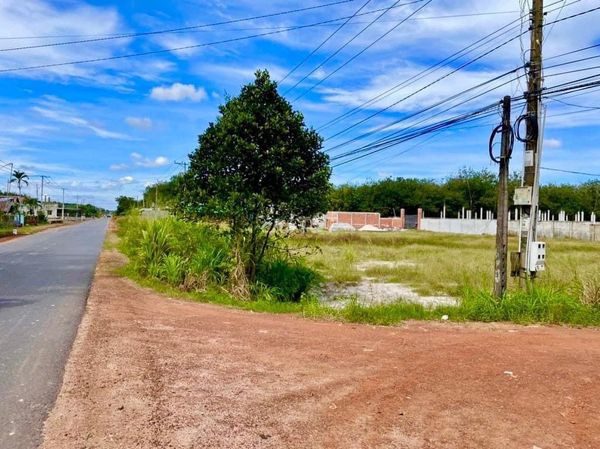 0909 044 186. Bán gấp 350m2 đất năm ngay chợ Minh lập sát quốc lộ 14 giá 485tr