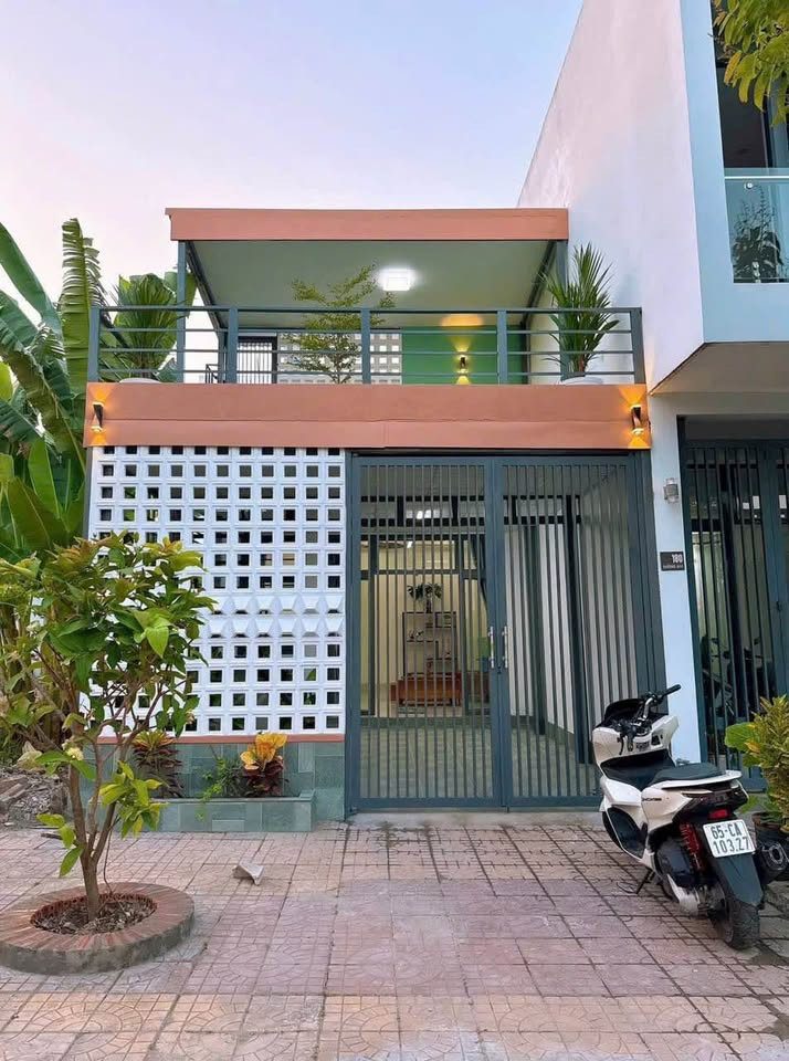 NHÀ TRỆT MỚI ĐẸP RỘNG RÃI + LỬNG BAN CÔNG ĐỐI DIỆN CÔNG VIÊN ĐƯỞNG B11 KDC PHÚ AN- CẦN THƠ