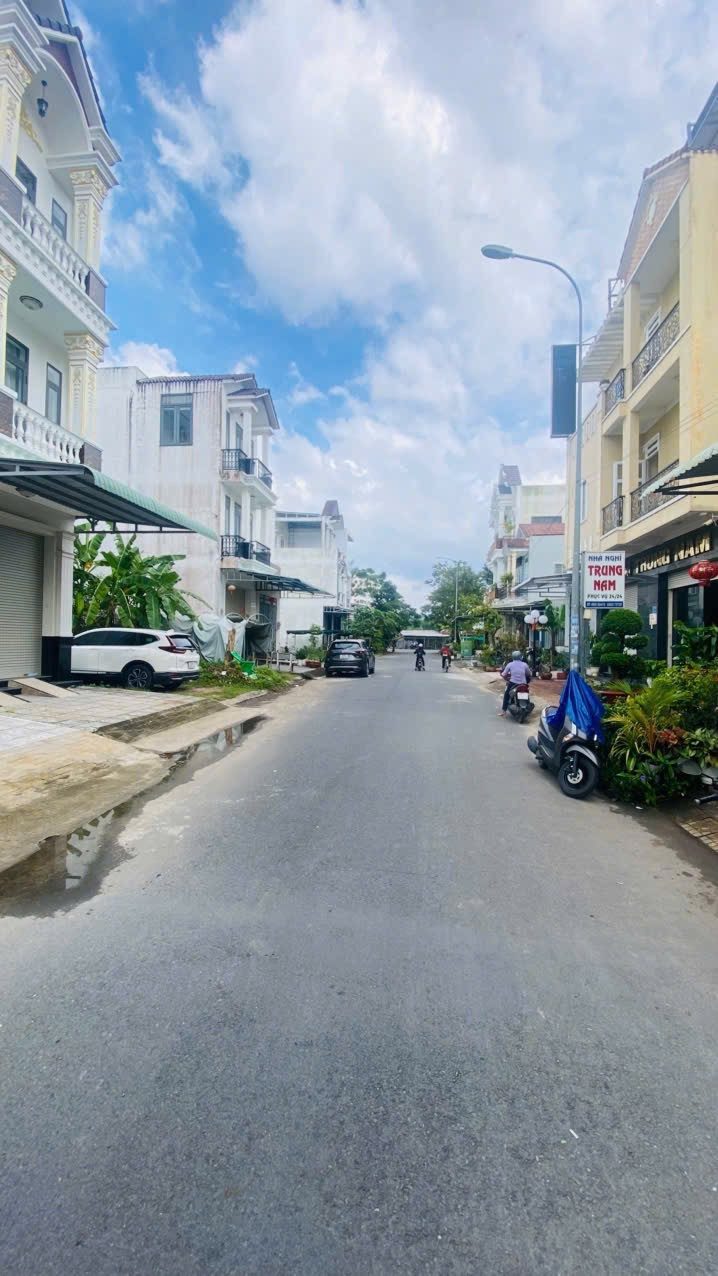 Bán đất 81m² full thổ cư ngang 4,5m giá 4.7 tỷ tại Đường B12 Phường Hưng Phú