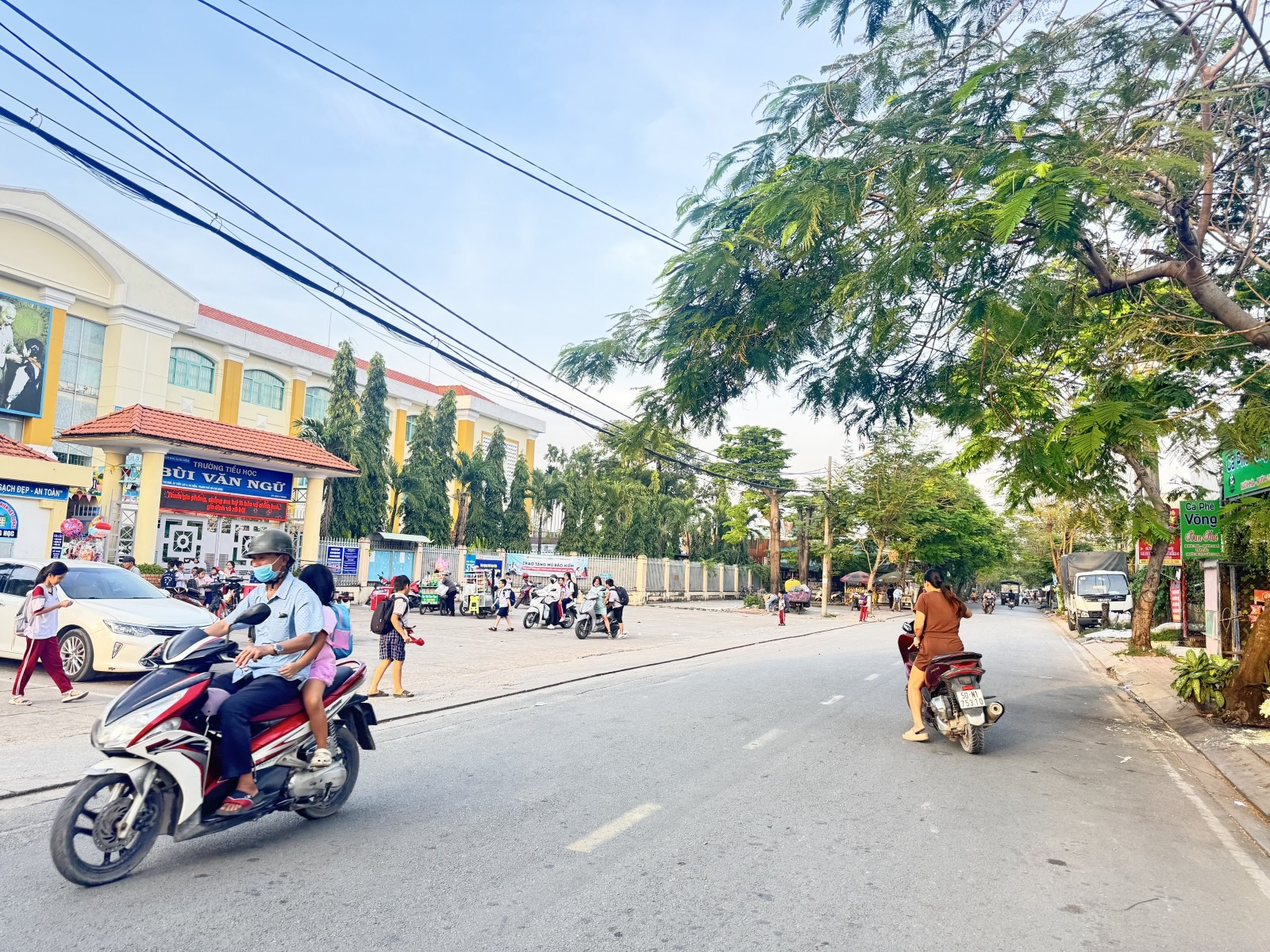 📍 BÁN ĐẤT PHÂN LÔ BÀ ĐIỂM – GẦN PHAN VĂN HỚN NGANG 10M - TIỆN XÂY BIỆT THỰ GIÁ CHỈ 6.4 TỶ TL 

📐 Diện tích: 200 m² (ngang 10 m × dài 20 m) – ngang lớn, vuông vức, rất hiếm trong khu vực.
👉 Tiện xây mới:
	•	Chia 2 căn mỗi căn 5 × 20 m để ở hoặc đầu tư