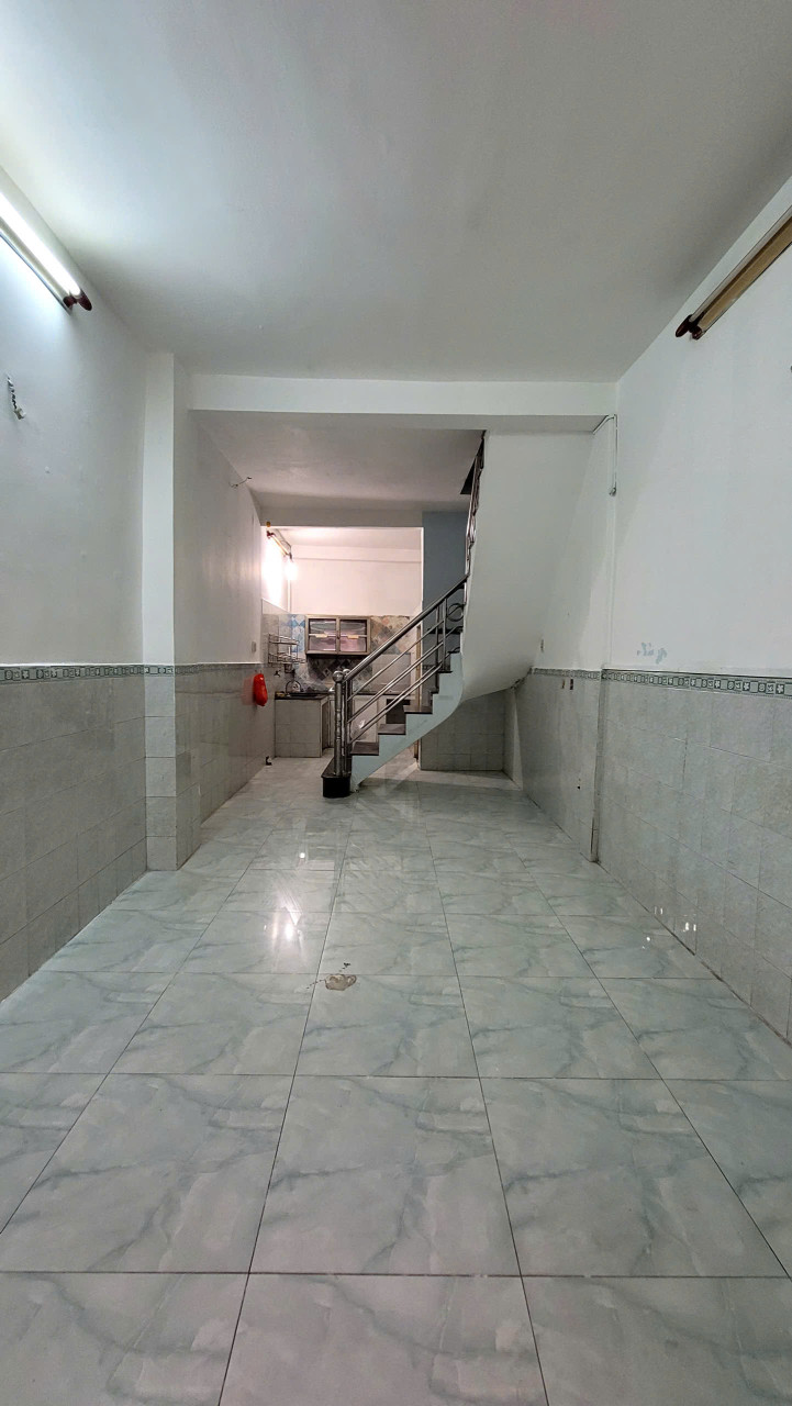 Chính Chủ cho Thuê nguyên căn Bà Hạt, Q10 - 3 tầng - 4PN giá 10tr/th(TL)