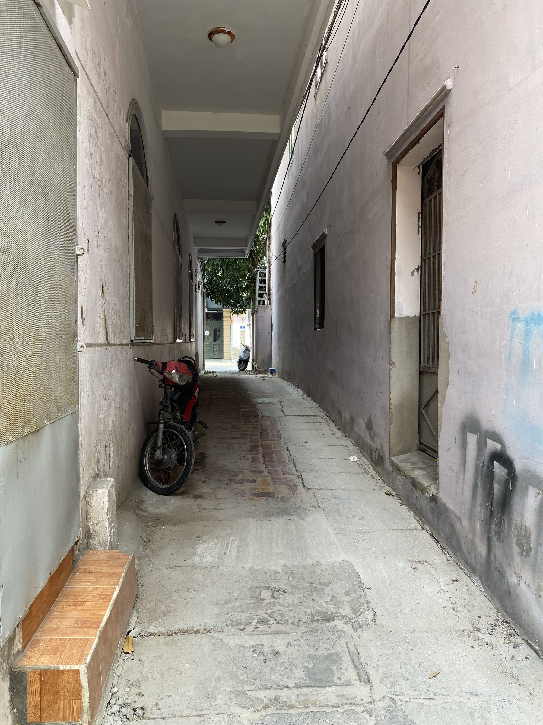 BÁN NHÀ 1 TRỆT 1 GÁC HẺM DAISU BÀ TRIỆU, GẦN BIỂN BÃI TRƯỚC, CHỢ CÔ GIANG