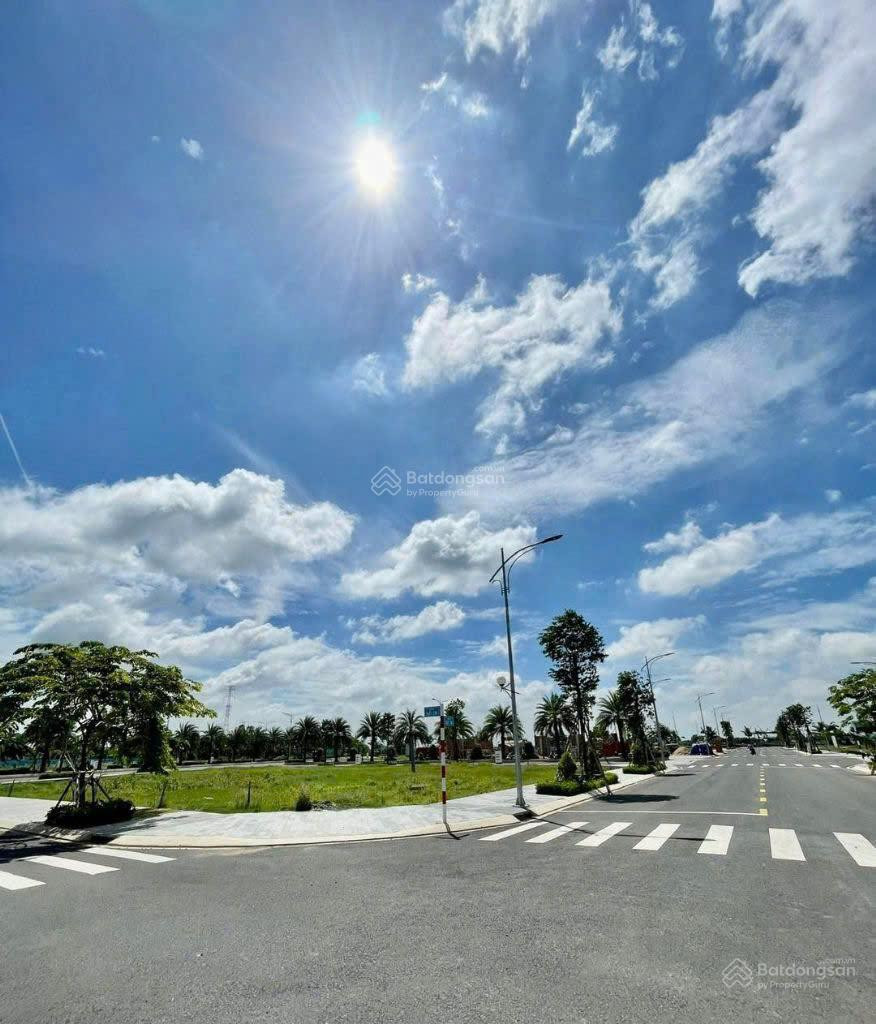 Chủ bán gấp đất ngay mặt tiền sân bay Long Thành sổ sẵn-giá 1ty25tr bao thuế phí (còn thương lượng thêm)