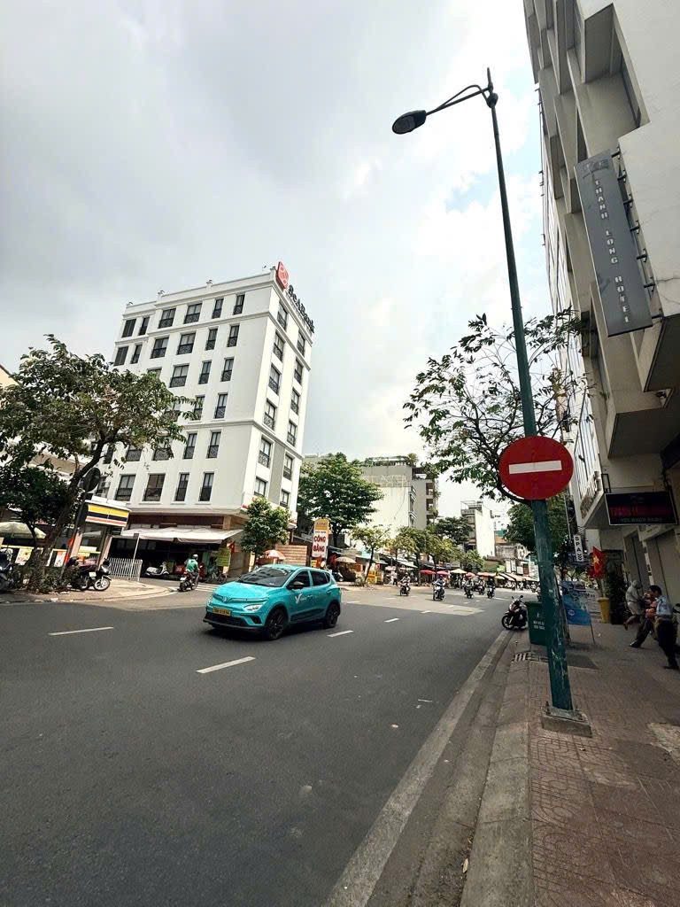 NHÀ MẶT PHỐ  BẠCH ĐẰNG- KHU SÂN BAY - VIEW SAU CÔNG VIÊN GIA ĐỊNH - PHỐ KD SẦM UẤT. NHÀ ĐANG CÓ DÒNG TIỀN 45TR/ tháng.