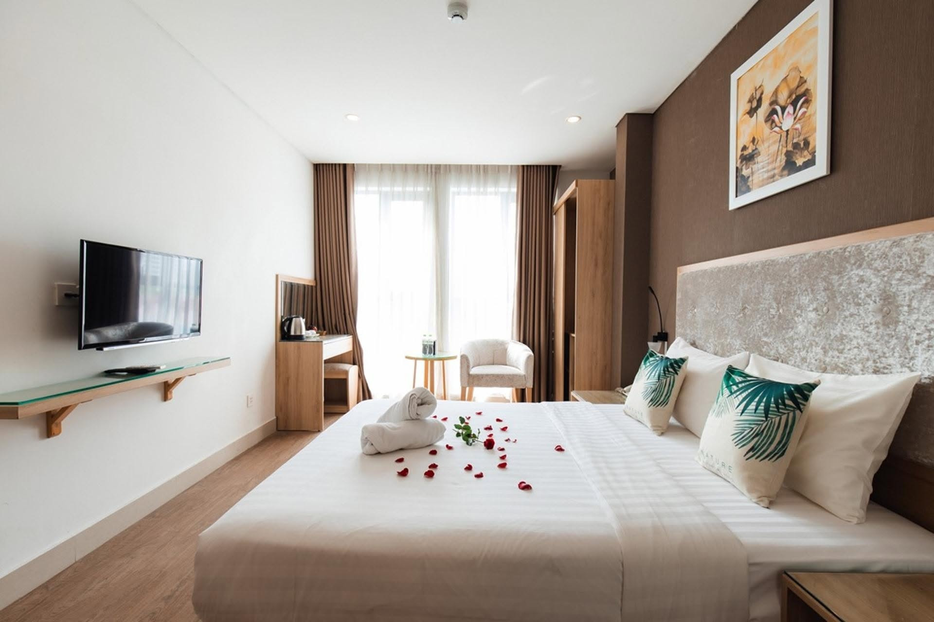 Cho thuê Khách sạn 200m2 có sẵn 26 m2 thổ cư giá 250 triệu tại Đường Bạch Đằng Phường 02 Quận Tân Bình TP. Hồ Chí Minh