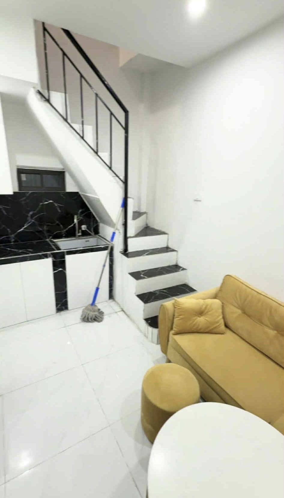 nhà 20m2 
5 tầng 3 ngủ 3 vệ sinh