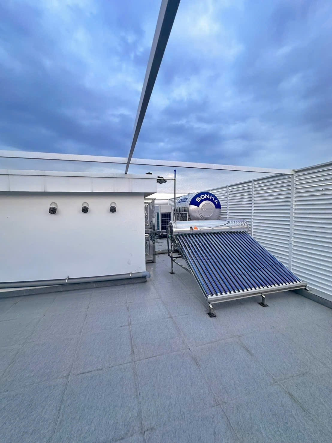 ✨ ĐẲNG CẤP THỰC SỰ NẰM Ở KHÔNG GIAN SỐNG ✨

Căn góc đẹp bậc nhất khu Venice – Vinhomes Imperia không chỉ gây ấn tượng bởi vị trí hiếm, mà còn chinh phục hoàn toàn bởi nội thất gỗ tự nhiên sang trọng, tone màu ấm cực kỳ đẳng cấp.